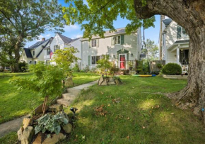 Charming 3 Bedroom House in a Quiet Neighborhood
